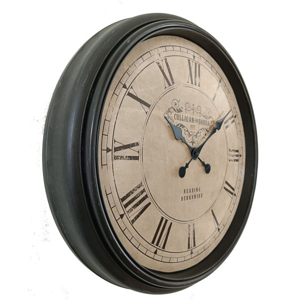 Wanduhr in schwarz aus Kunststoff