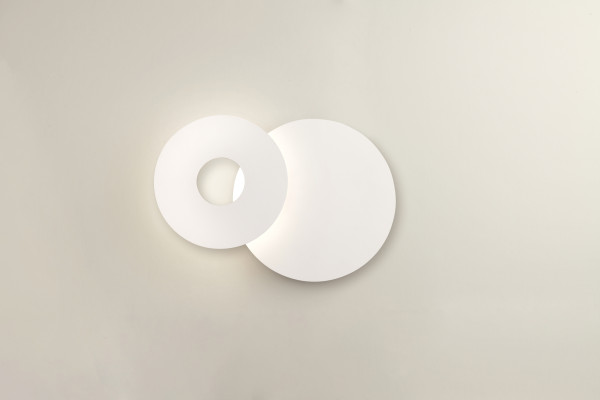 Wandleuchte FLARI in weiß aus Kunststoff