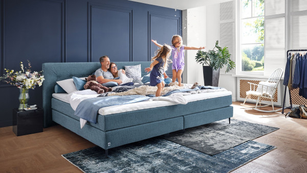 Boxspringbett MONDO BARELL in hellblau aus Stoff