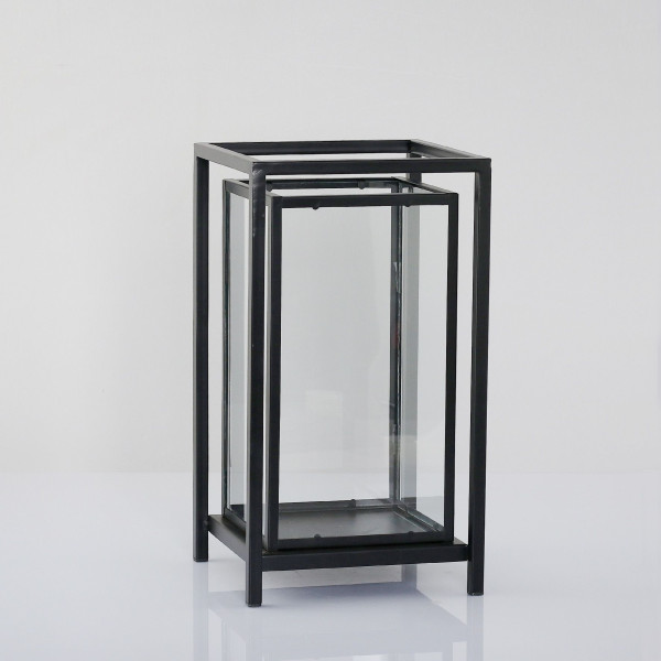 Windlicht in schwarz aus Metall