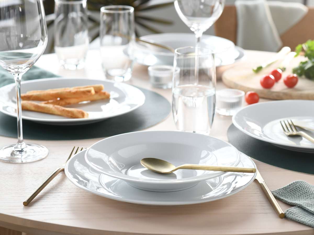 Tafelservice BASE | Geschirr | Gedeckter Tisch | Esszimmer | Räume
